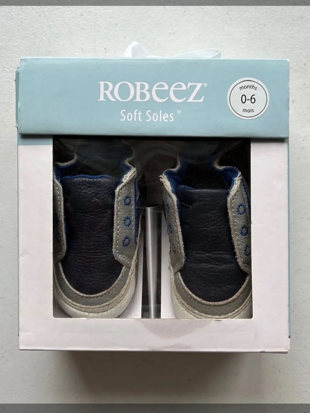 Robeez soft sole leather shoes size 0-6 months